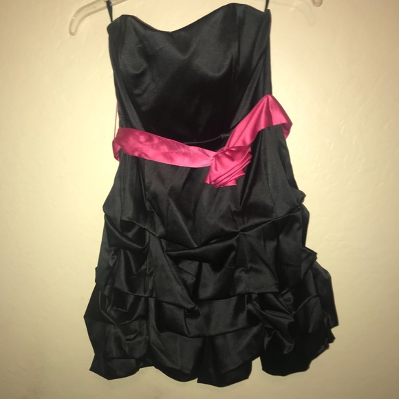 Dress - Picture 2 of 4